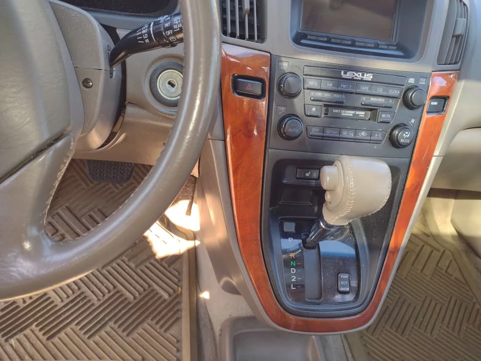 1999 Lexus RX 1st Gen - Image 7 of 9
