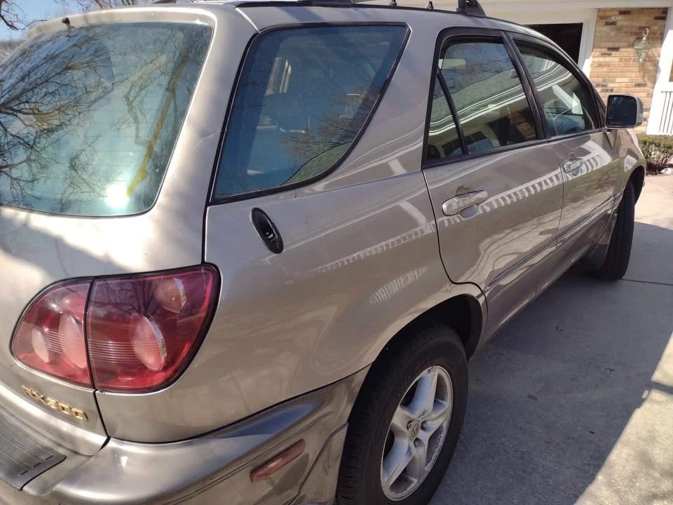 1999 Lexus RX 1st Gen - Image 6 of 9