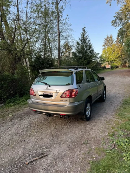 1999 Lexus RX 1st Gen - Image 5 of 10