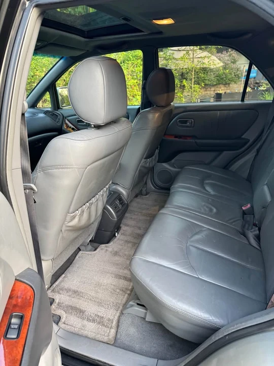 1999 Lexus RX 1st Gen - Image 6 of 10