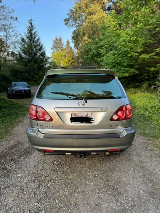 1999 Lexus RX 1st Gen - Image 4 of 10