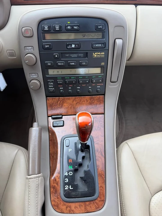 1999 Lexus SC400 - Image 17 of 20
