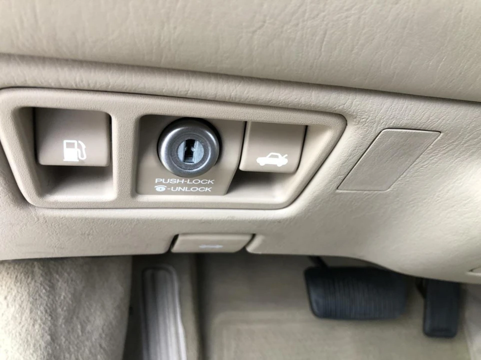 1999 Lexus SC400 - Image 27 of 31