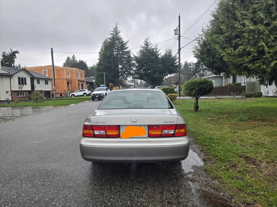 1999 Lexus ES 2nd Gen - Image 2 of 8