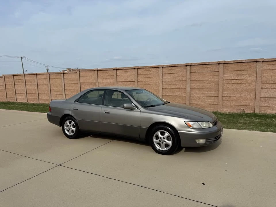 1999 Lexus ES 3rd Gen - Image 2 of 8