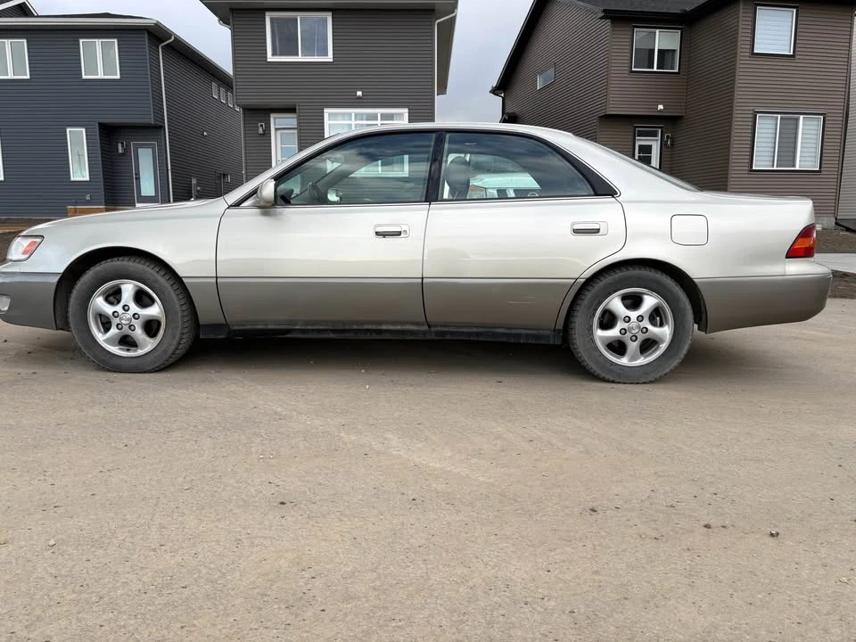 1999 Lexus ES 3rd Gen - Image 4 of 11