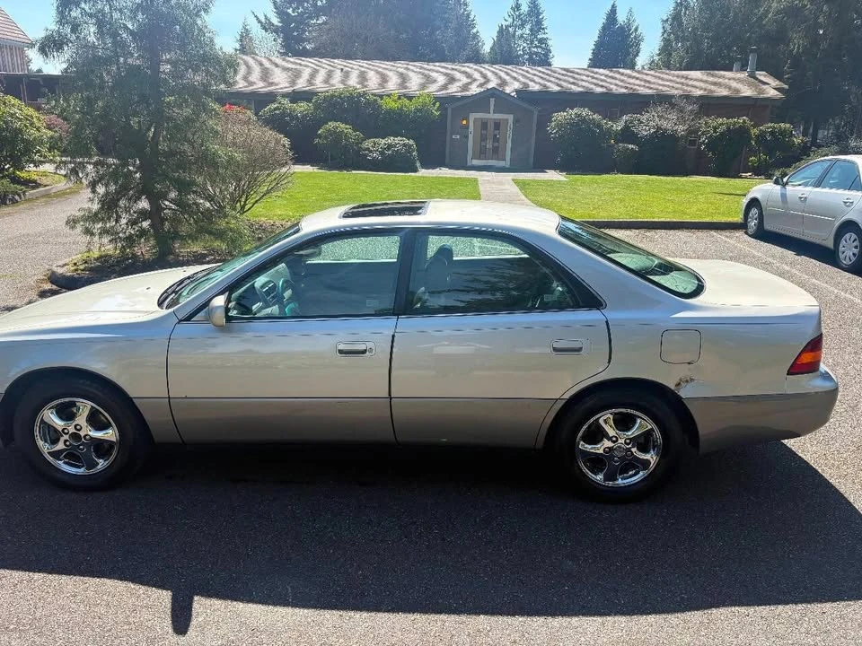 1999 Lexus ES 3rd Gen - Image 3 of 4