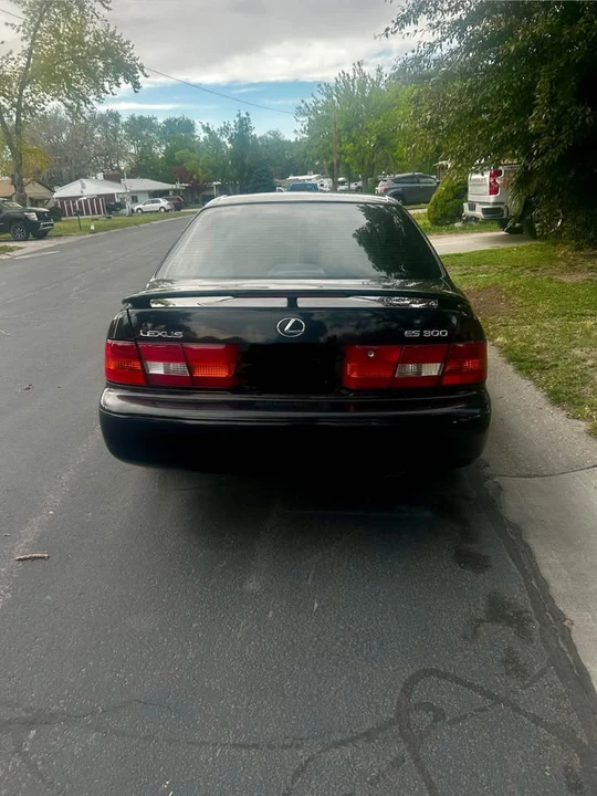 1999 Lexus ES 3rd Gen - Image 4 of 9