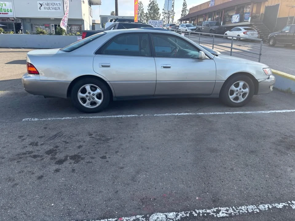 1999 Lexus ES 3rd Gen - Image 2 of 6