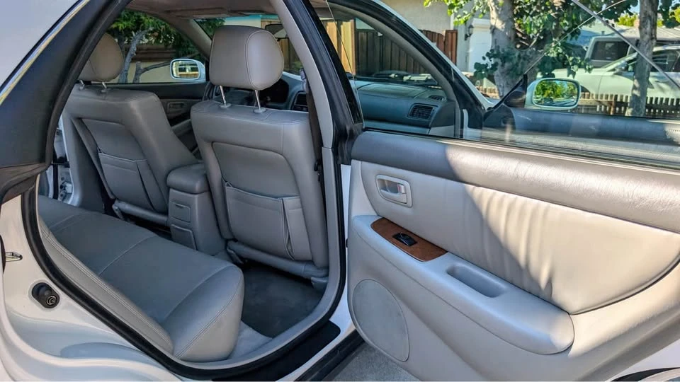 1999 Lexus ES 3rd Gen - Image 10 of 11