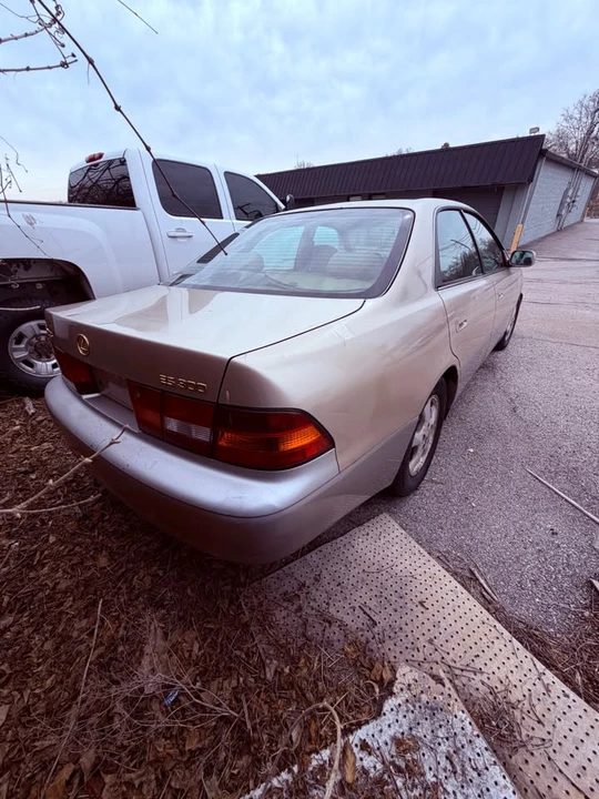 1999 Lexus ES 3rd Gen - Image 4 of 7