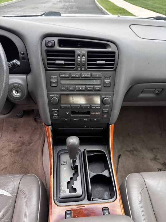 1999 Lexus GS 2nd Gen - Image 11 of 20