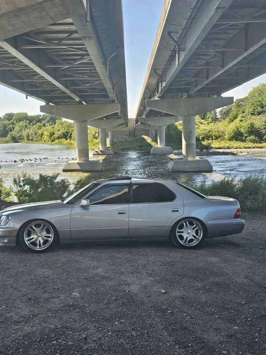 1999 Lexus LS 2nd Gen - Image 2 of 9