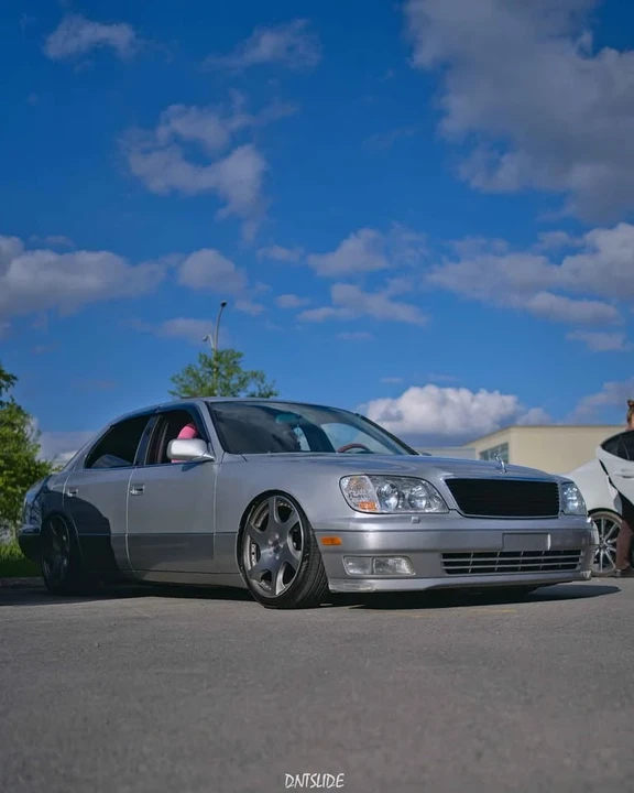 1999 Lexus LS 2nd Gen - Image 4 of 9
