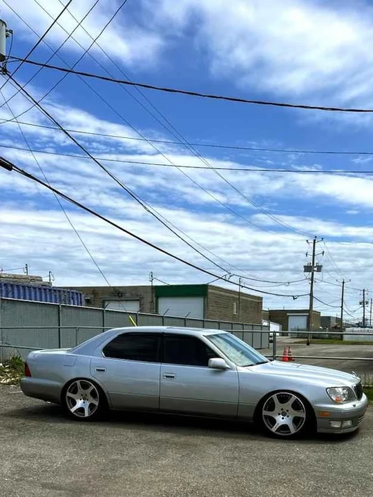 1999 Lexus LS 2nd Gen - Image 5 of 9