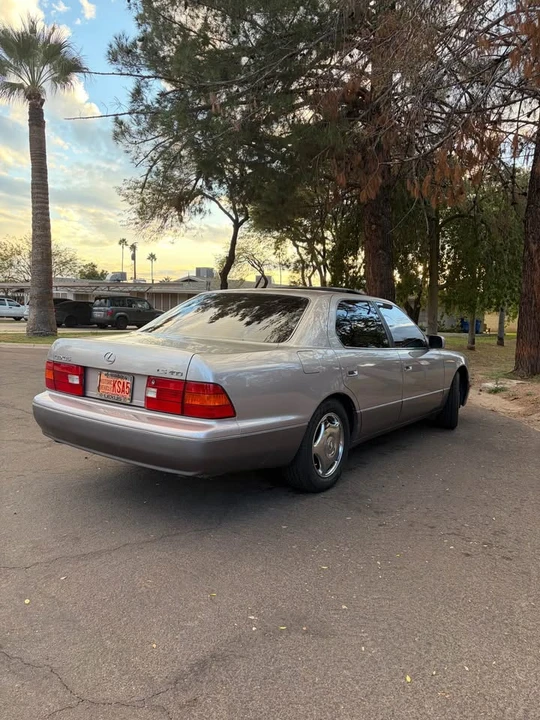 1999 Lexus LS 2nd Gen - Image 18 of 20