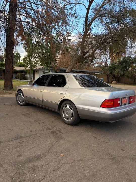 1999 Lexus LS 2nd Gen - Image 3 of 20