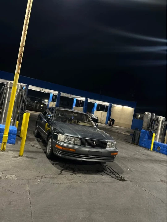 1999 Lexus LS 2nd Gen - Image 2 of 4