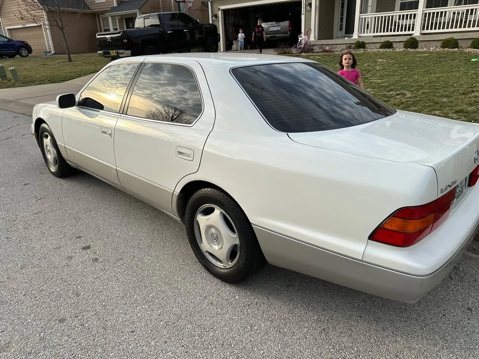 1999 Lexus LS 2nd Gen - Image 2 of 17