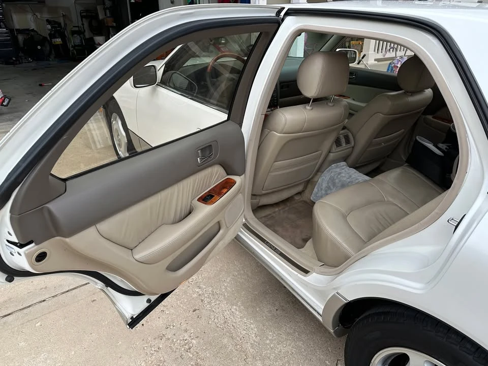 1999 Lexus LS 2nd Gen - Image 11 of 17