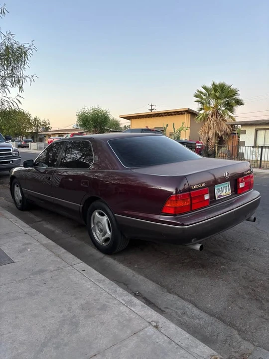 1999 Lexus LS 2nd Gen - Image 2 of 2