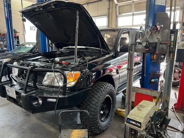 1999 Lexus LX 2nd Gen - Image 16 of 17