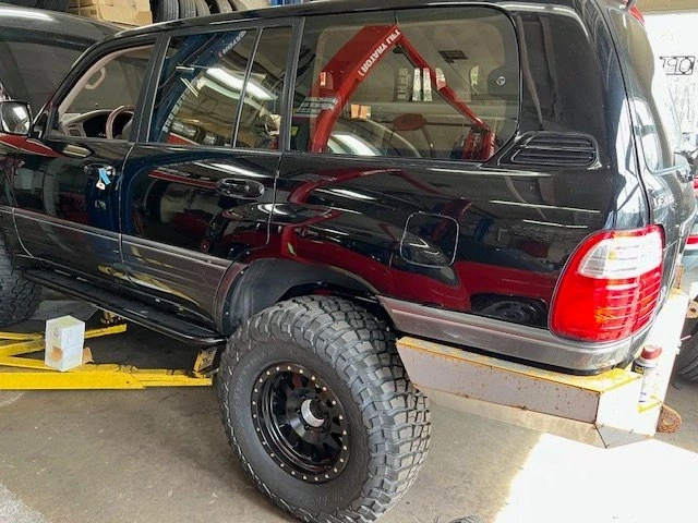 1999 Lexus LX 2nd Gen - Image 15 of 17