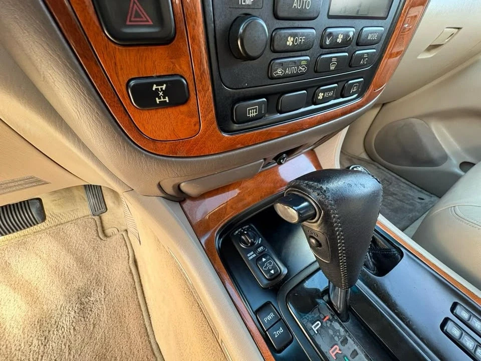 1999 Lexus LX 2nd Gen - Image 19 of 20