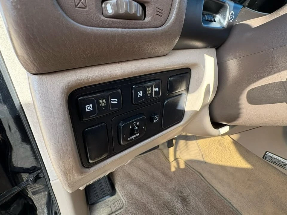 1999 Lexus LX 2nd Gen - Image 17 of 20