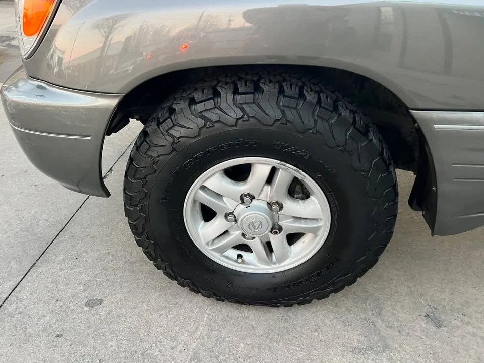 1999 Lexus LX 2nd Gen - Image 15 of 18
