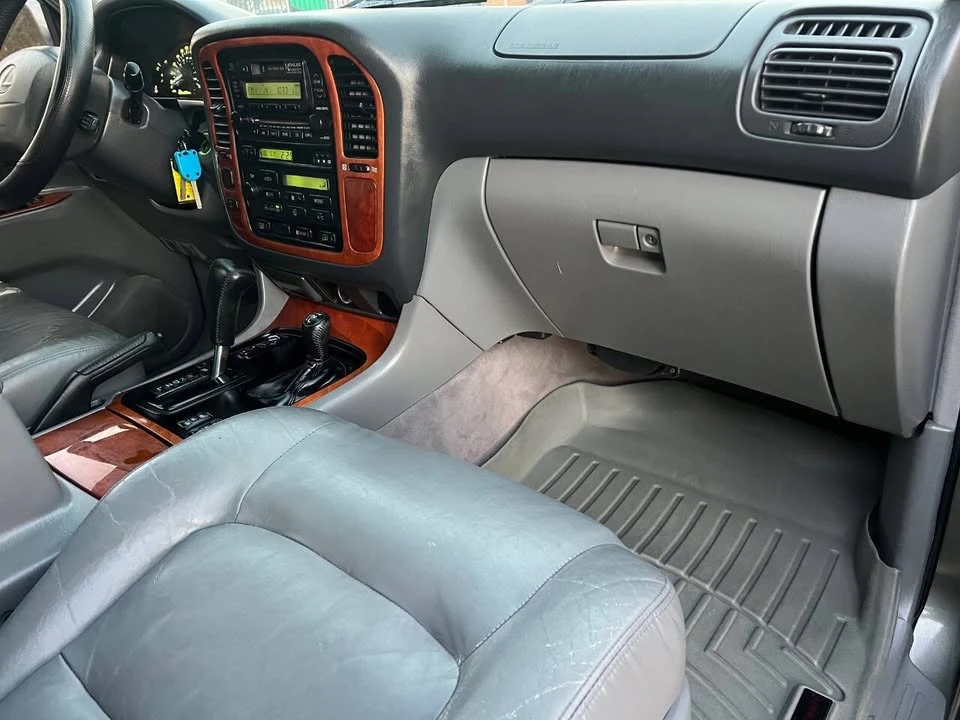 1999 Lexus LX 2nd Gen - Image 11 of 18
