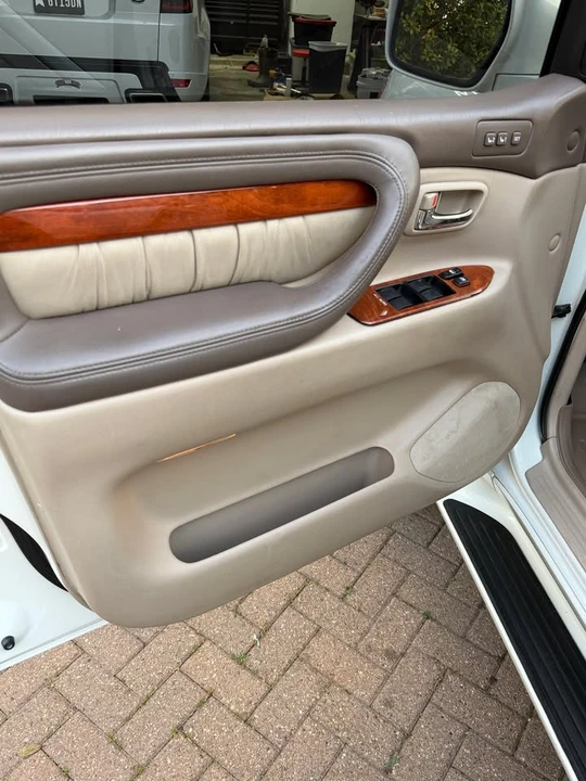 1999 Lexus LX 2nd Gen - Image 13 of 20