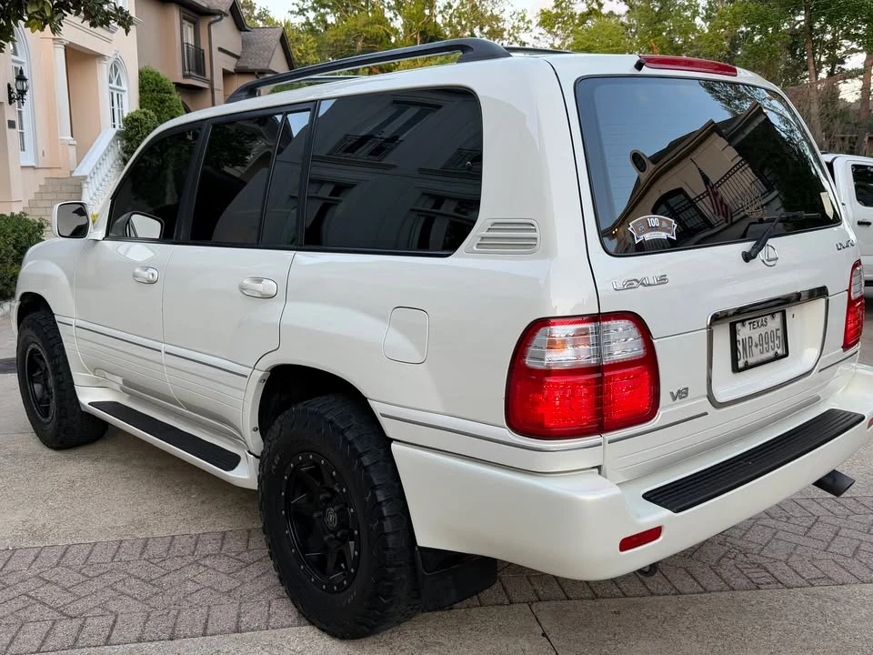 1999 Lexus LX 2nd Gen - Image 17 of 20
