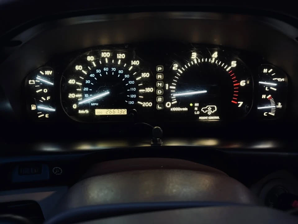 1999 Lexus LX 2nd Gen - Image 18 of 19