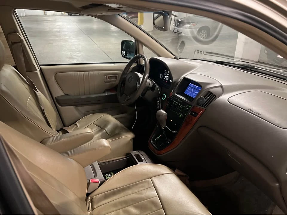 1999 Lexus RX 1st Gen - Image 5 of 11