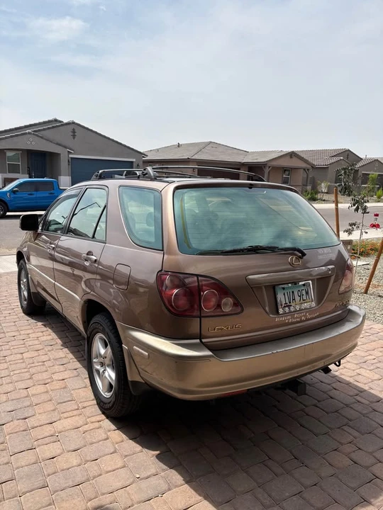 1999 Lexus RX 1st Gen - Image 5 of 12