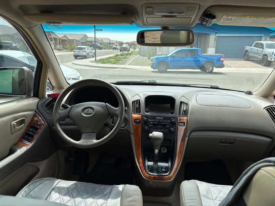 1999 Lexus RX 1st Gen - Image 11 of 12