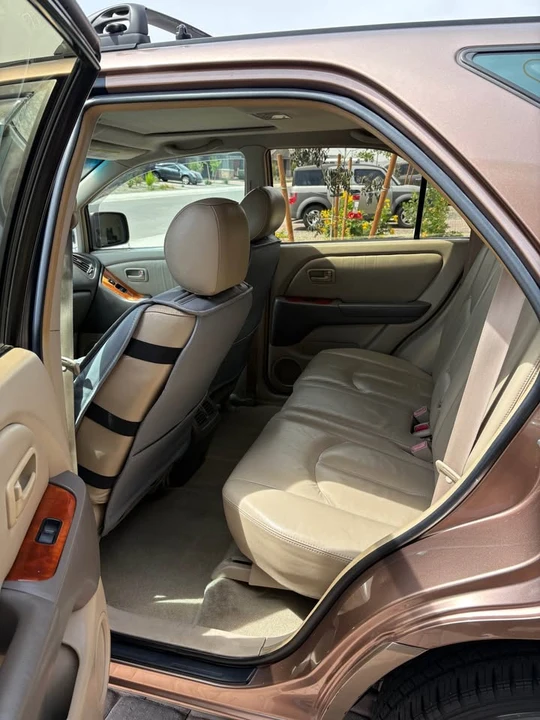 1999 Lexus RX 1st Gen - Image 9 of 12