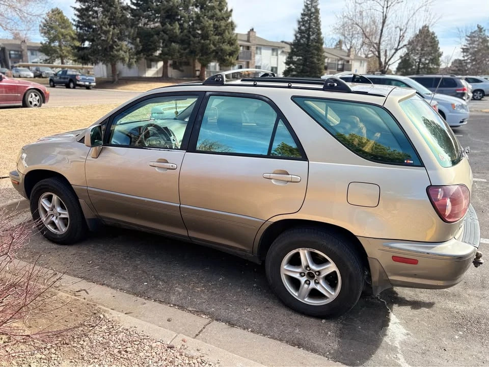 1999 Lexus RX 1st Gen - Image 4 of 11