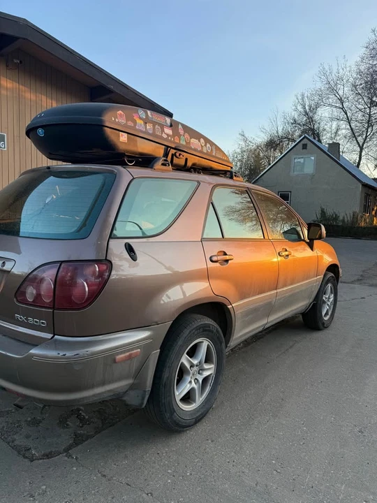 1999 Lexus RX 1st Gen - Image 5 of 10