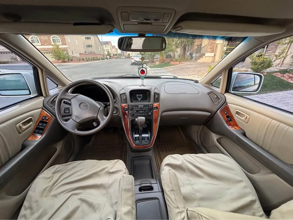1999 Lexus RX 1st Gen - Image 9 of 10