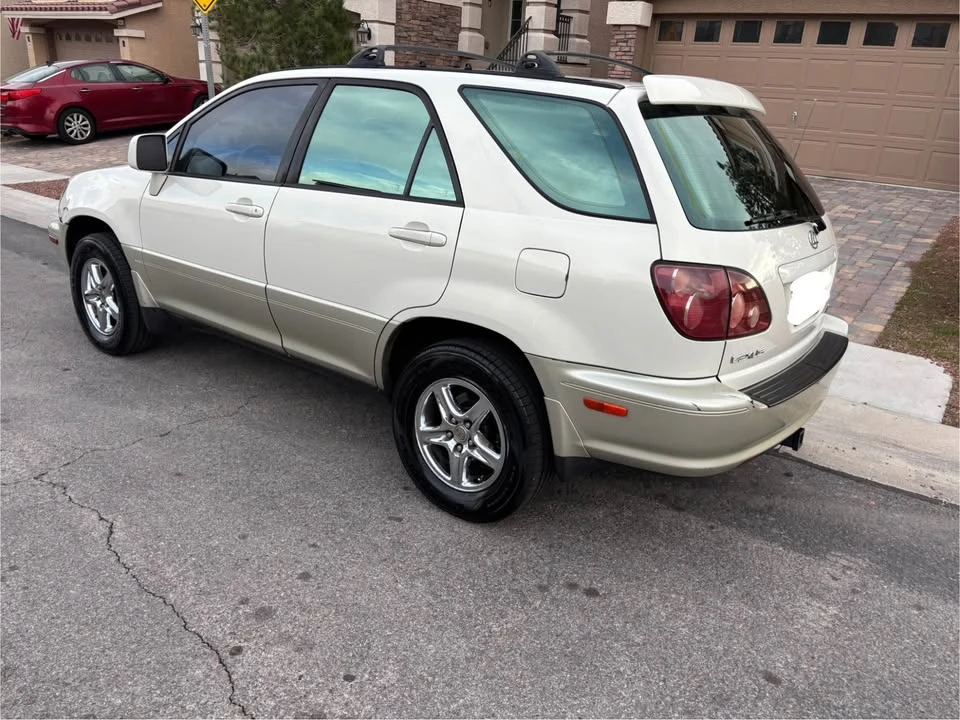 1999 Lexus RX 1st Gen - Image 4 of 10