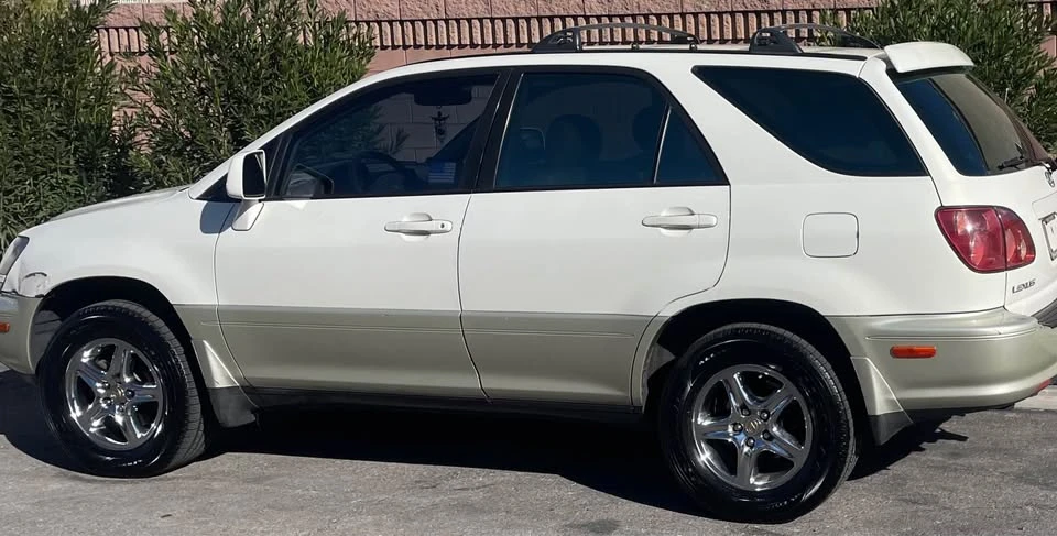 1999 Lexus RX 1st Gen - Image 5 of 10