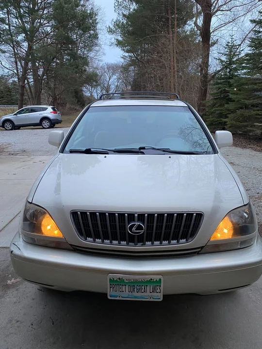 1999 Lexus RX 1st Gen - Image 3 of 11