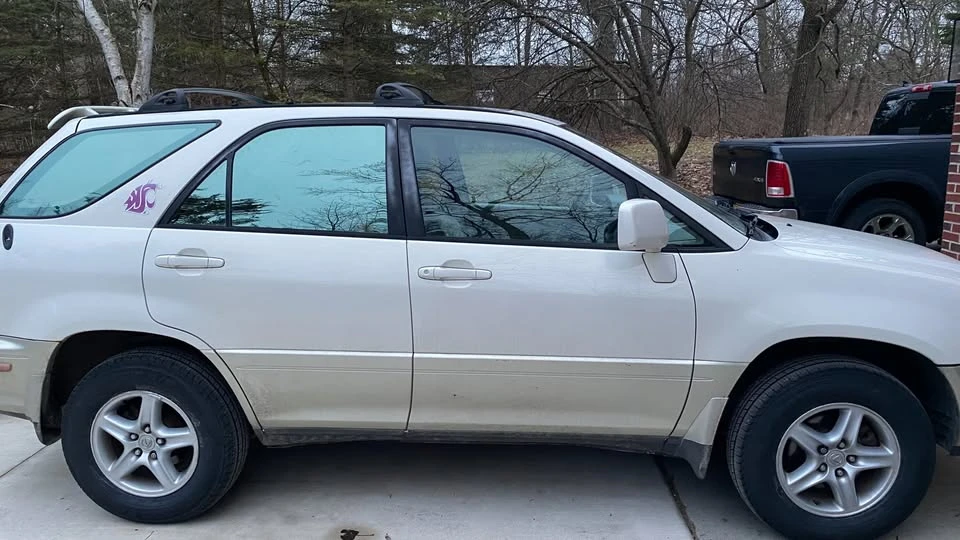 1999 Lexus RX 1st Gen - Image 4 of 11