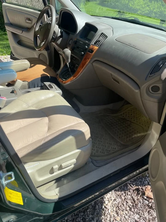 1999 Lexus RX 1st Gen - Image 3 of 12