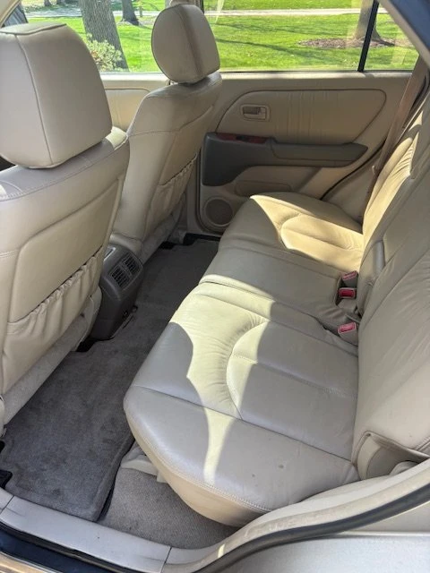 1999 Lexus RX 1st Gen - Image 9 of 10