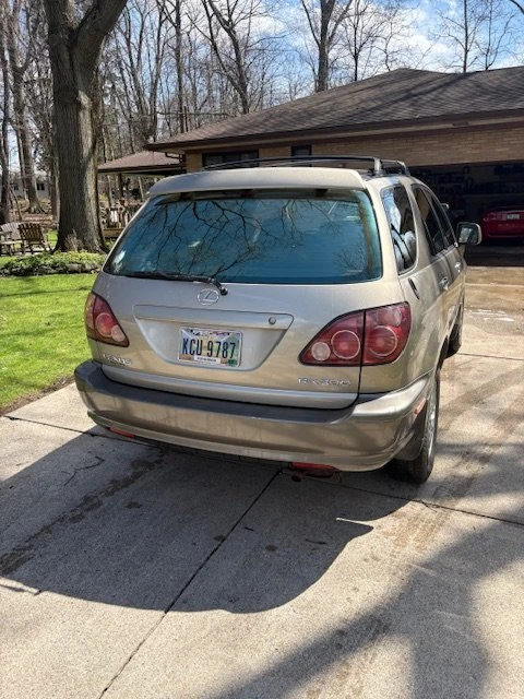 1999 Lexus RX 1st Gen - Image 4 of 10