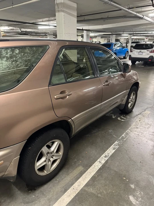 1999 Lexus RX 1st Gen - Image 7 of 13