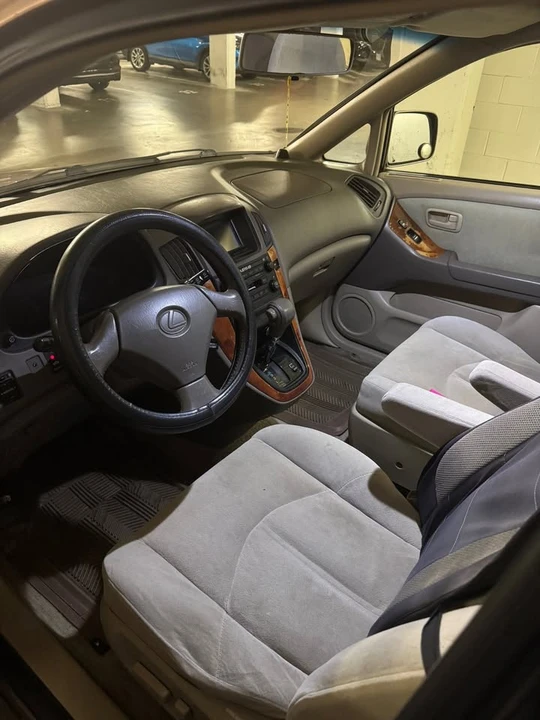 1999 Lexus RX 1st Gen - Image 10 of 13